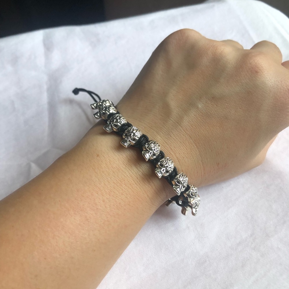 Gothic Style Adjustable Silver Skull Bracelet - Picture 3 of 5